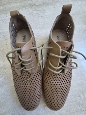 Vaneli Perforated Leather Lace-Up Shoes - Light Brown Size 7 1/2